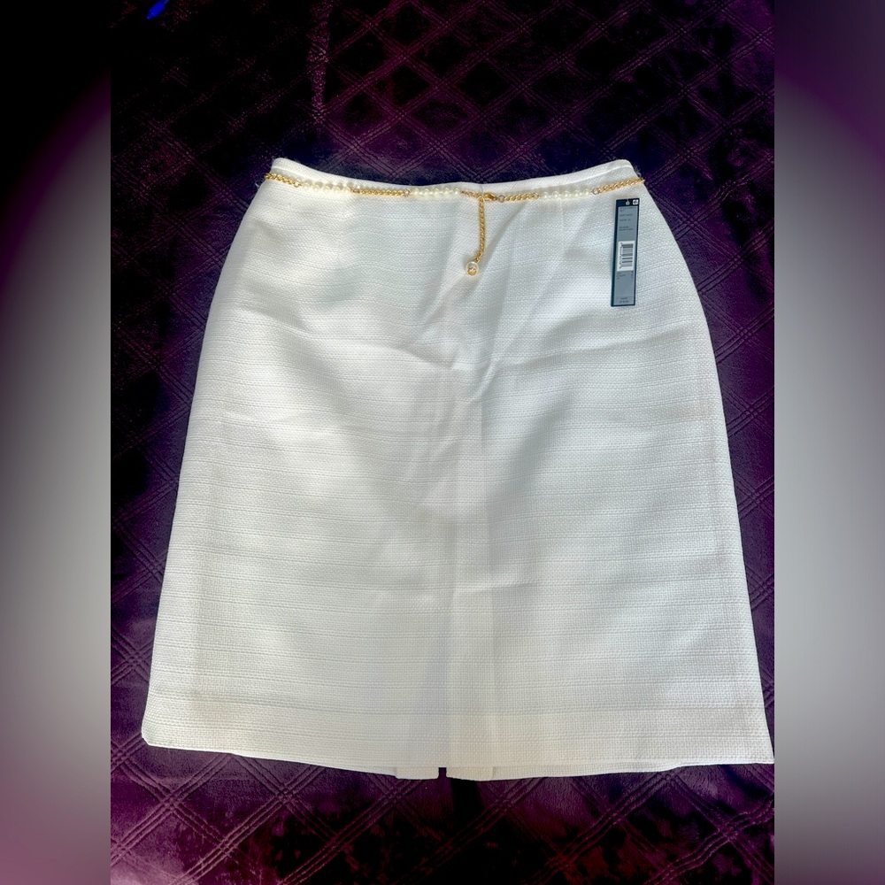 Tahari White Skirt Size 8 (fits close to 6)